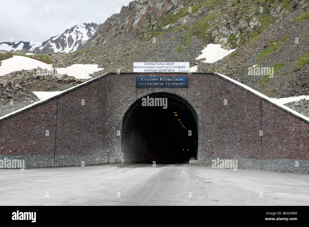 Too-Ashuu Tunnel. 3586 m au-dessus du niveau de la mer, le Kirghizistan Banque D'Images