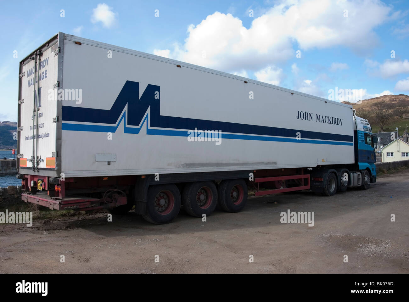John McKirdy stationnaire transport Camions ERF Colintraive Harbour Banque D'Images