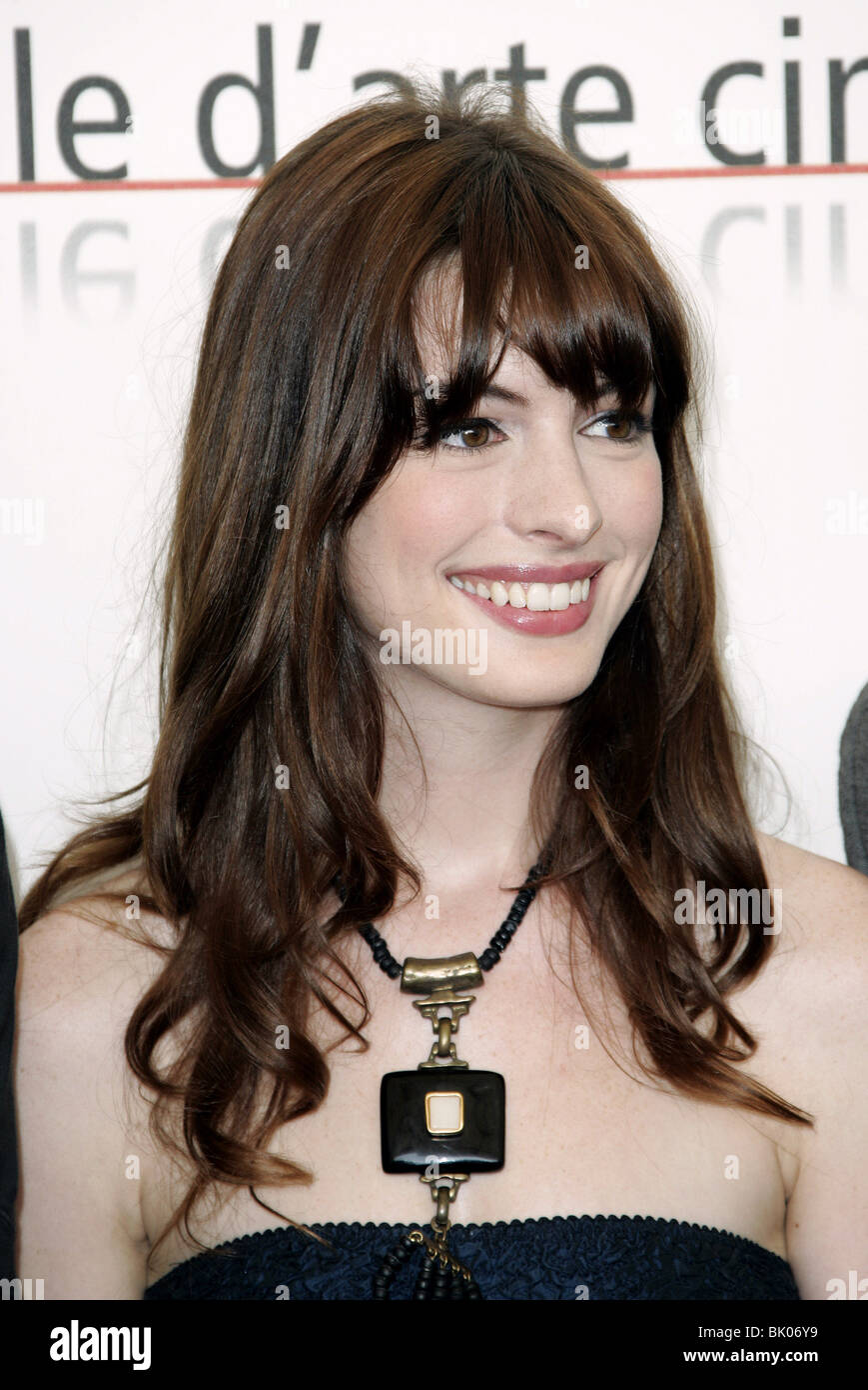 ANNE HATHAWAY BROKEBACK MOUNTIAN PHOTOCALL. CASINO LIDO Venise ITALIE 02 Septembre 2005 Banque D'Images