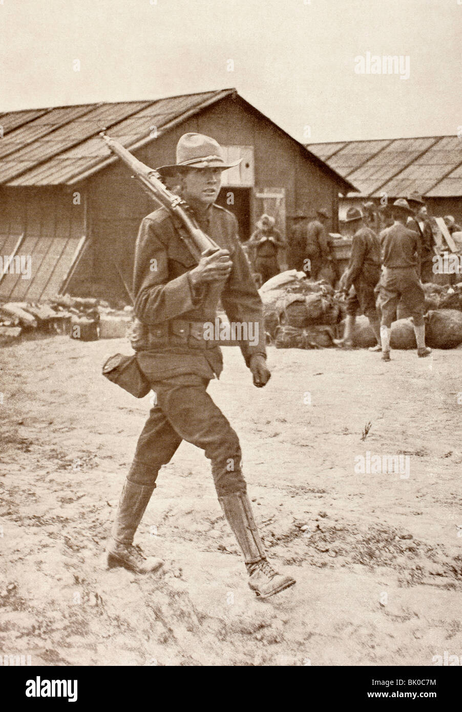 Un fantassin États-unis en garde pendant la Première Guerre mondiale. Banque D'Images