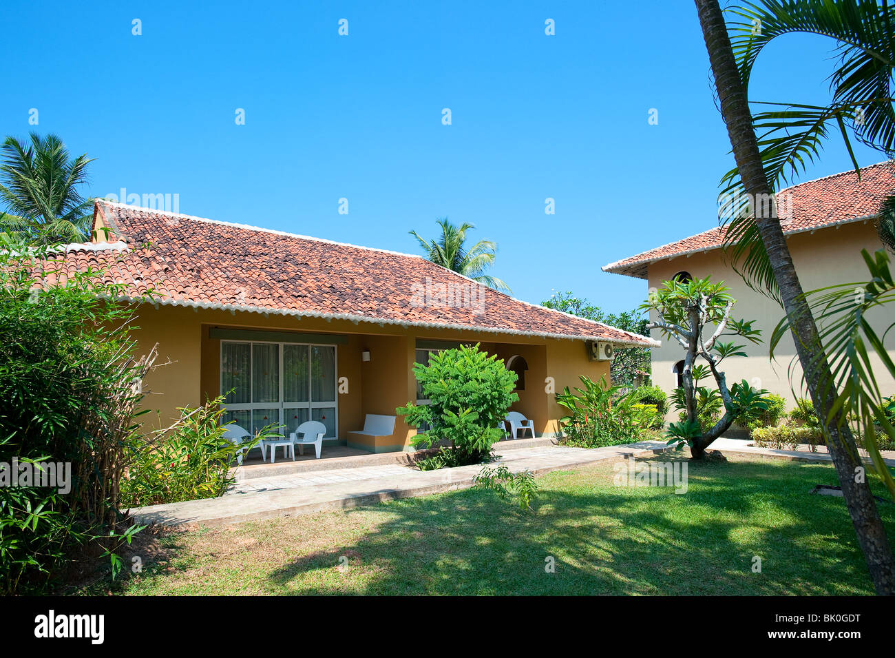 Les chambres standard vue jardin Club Palm Bay Hotel, Marawila, Sri Lanka Banque D'Images