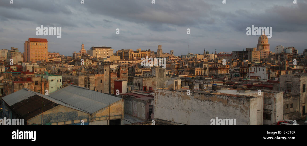 Les toits de la vieille ville de La Havane, Cuba. Banque D'Images