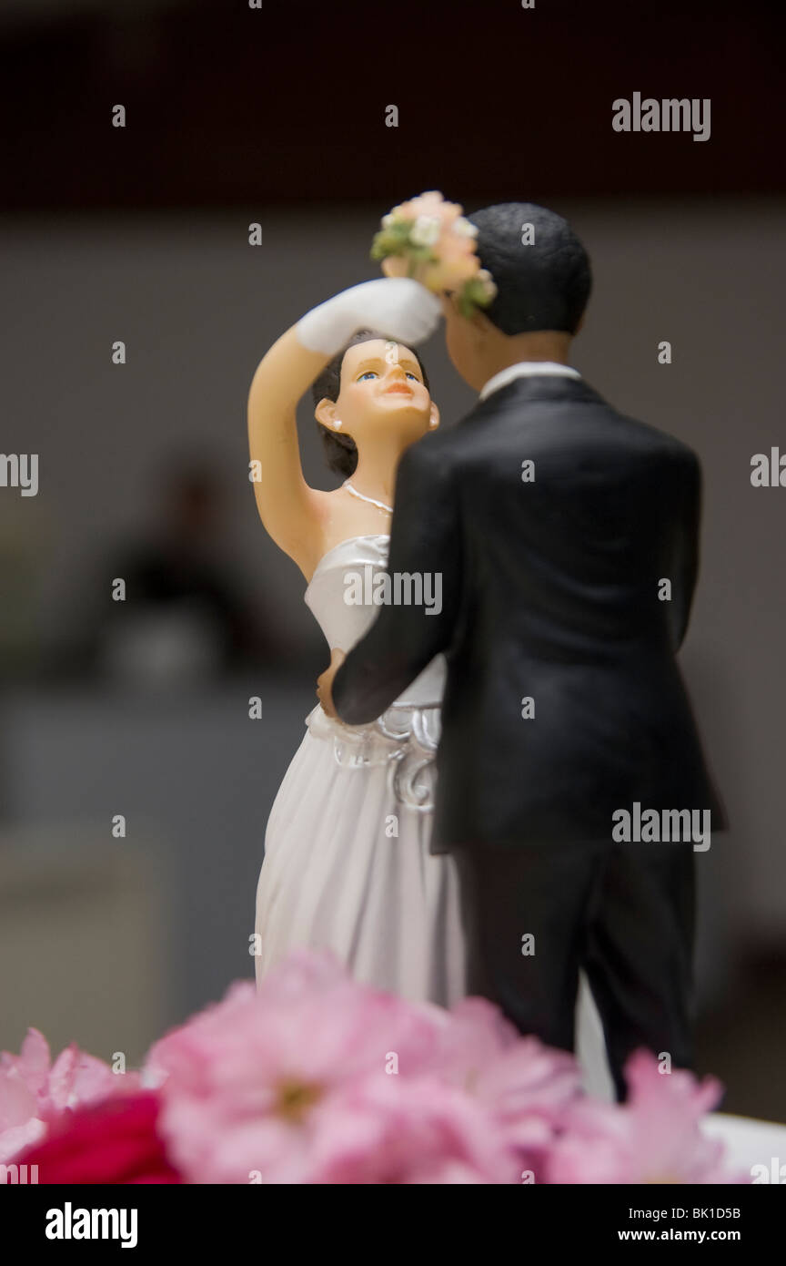 Deux figurines de mariage. Banque D'Images