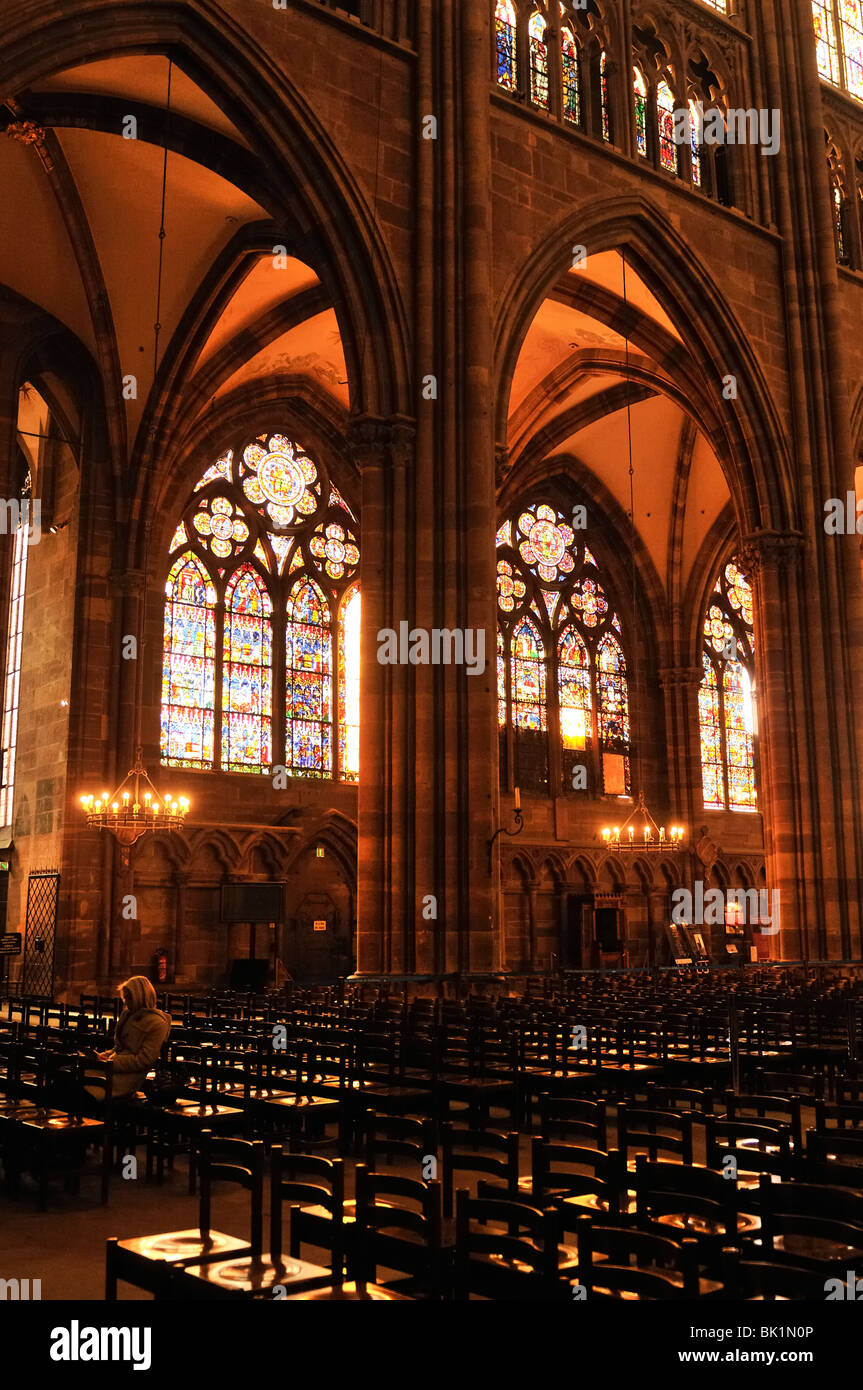 L'intérieur de la Cathédrale Notre Dame de Strasbourg Banque D'Images