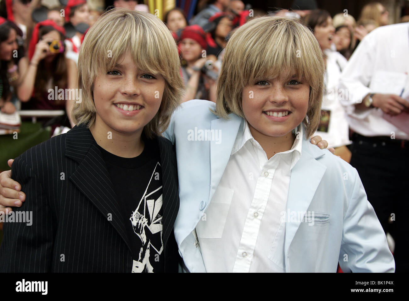 COLE SPROUSE DYLAN SPROUSE & PIRATES DES CARAÏBES : LE MANS POITRINE PREMIÈRE MONDIALE DISNEYLAND LOS ANGELES USA 24 Juin 2006 Banque D'Images
