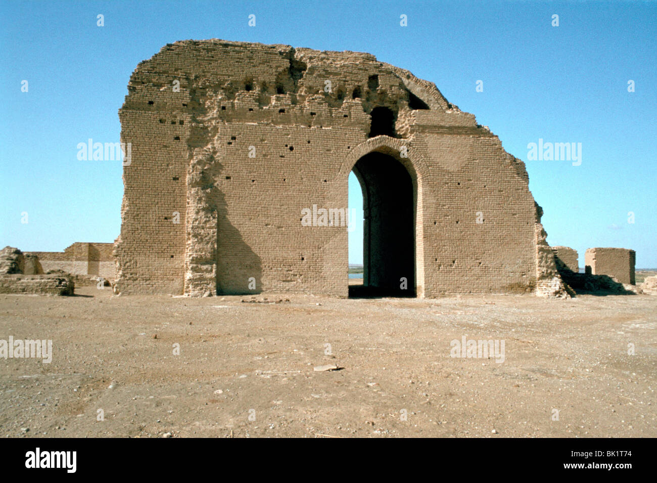 Porte donnant sur le fleuve Tigre, ruines du palais du calife, Samarra, en Irak, en 1977. Banque D'Images