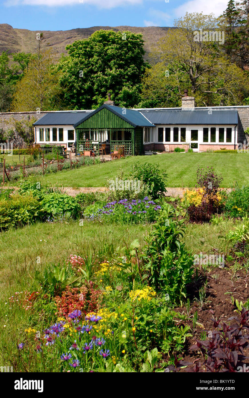 Jardin clos victorien, l'atelier de rempotage café et restaurant, La louviere, Ecosse. Banque D'Images