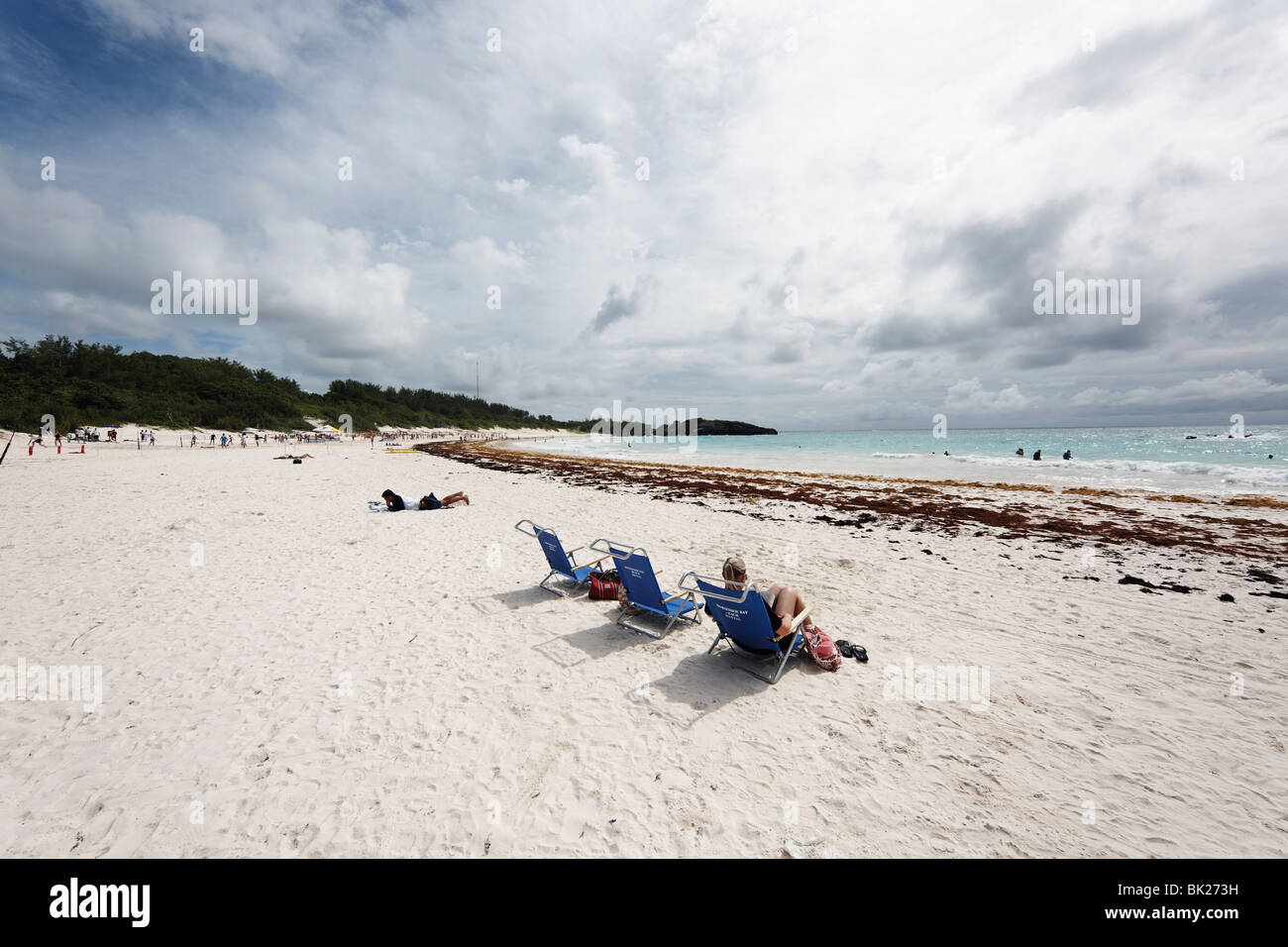 Les gens se détendre sur la plage de Horseshoe Bay, Bermudes Banque D'Images