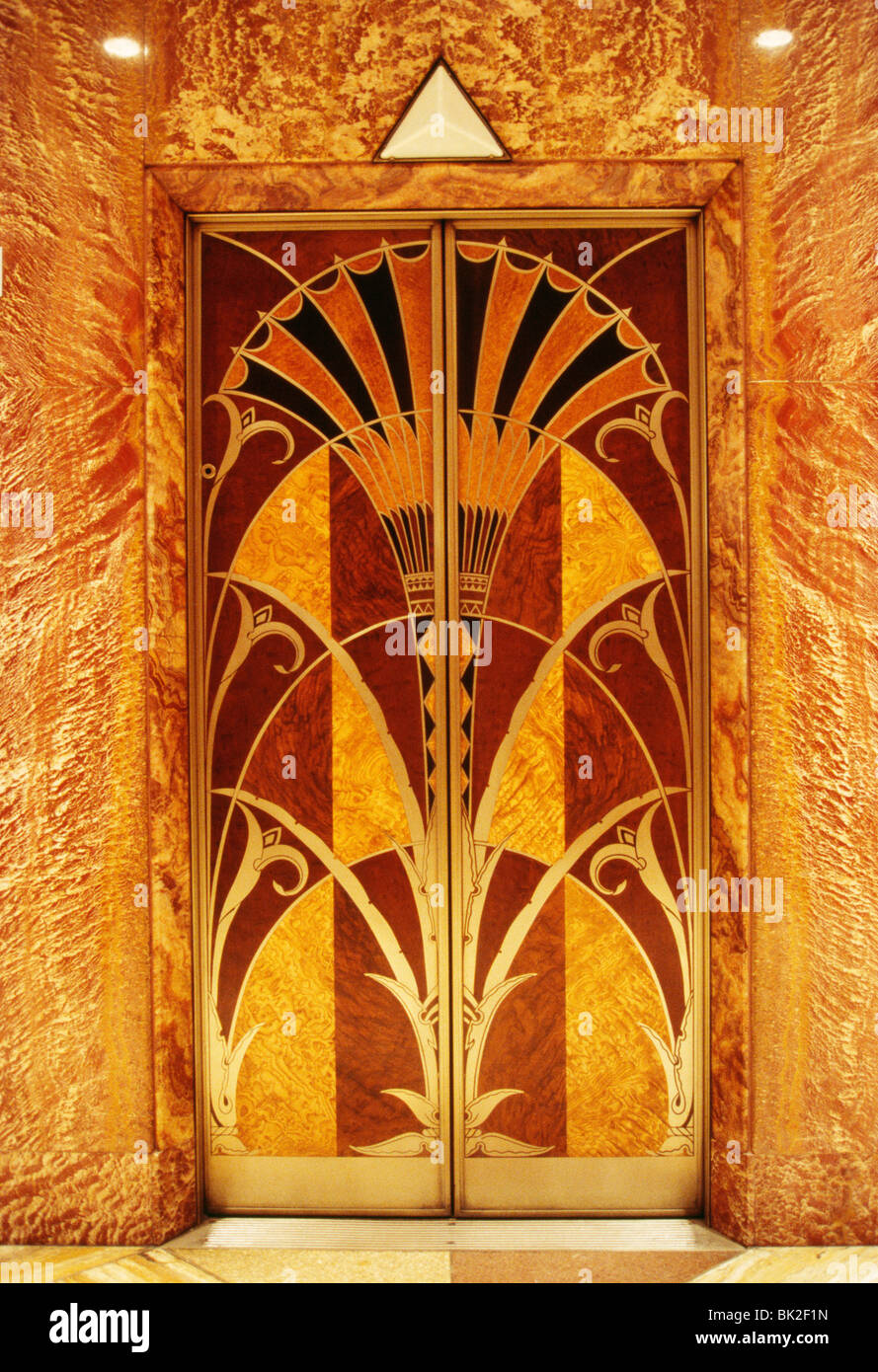 Chrysler Building porte de l'ascenseur, NYC Banque D'Images