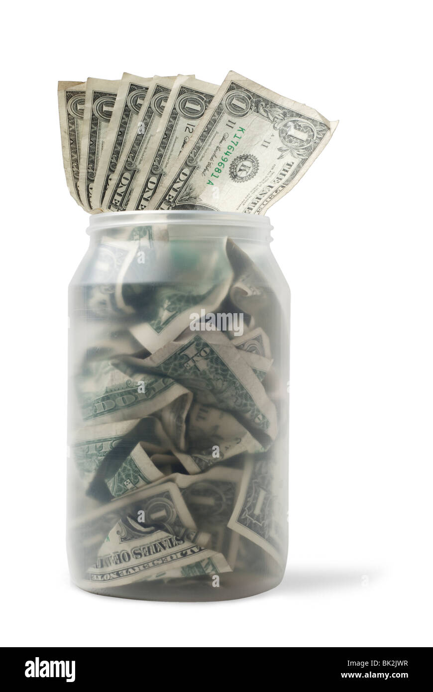 Jar trésorerie débordante de US Dollar Bills. Studio shot isolé sur fond blanc, enregistré avec clipping path Banque D'Images