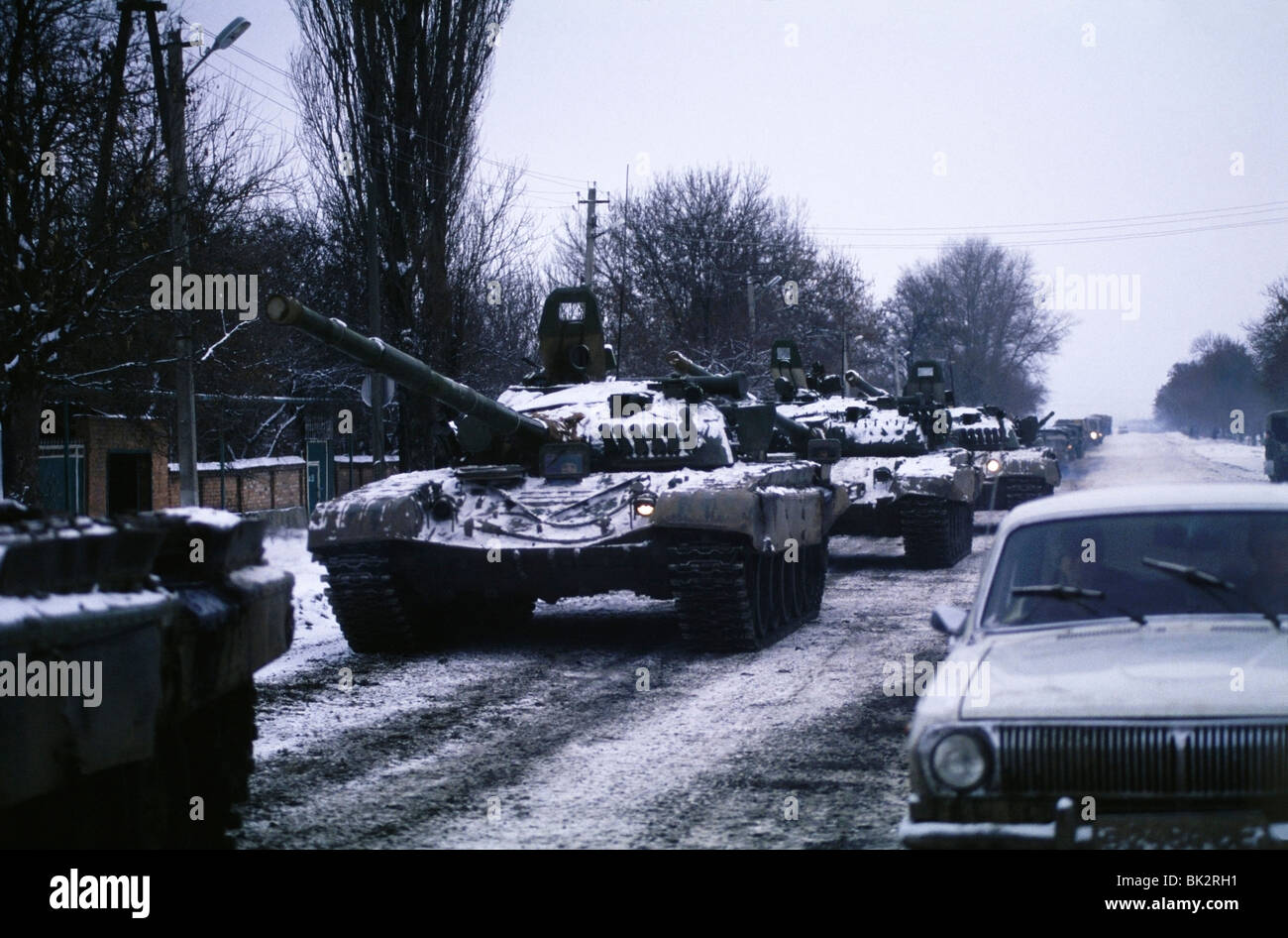 Dans la colonne de chars russes en Tchétchénie pendant la première guerre de Tchétchénie Banque D'Images