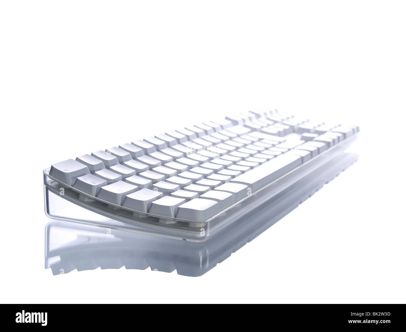 Clavier ordinateur blanc isolé sur fond blanc. Banque D'Images