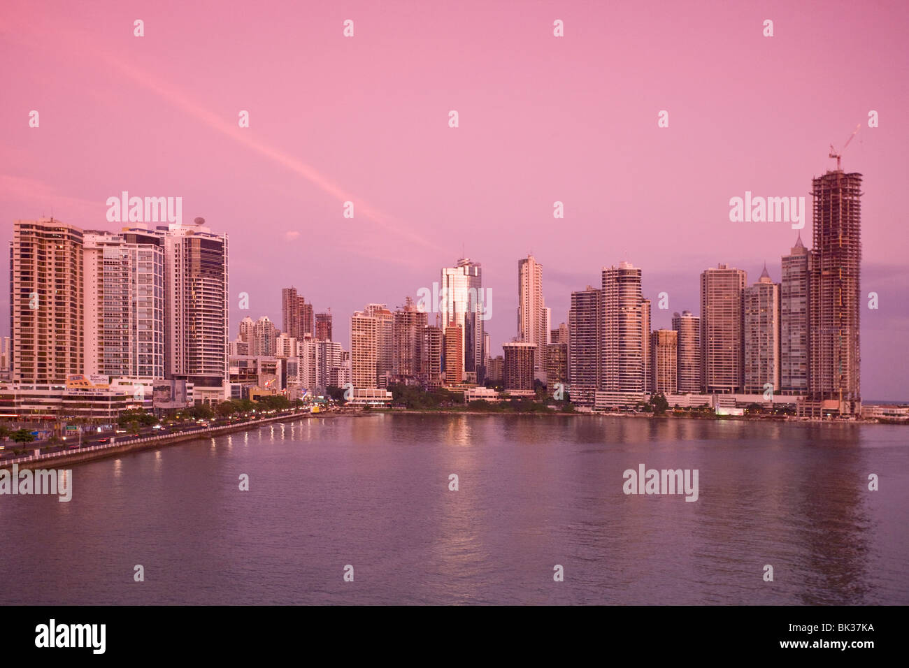 Balboa Avenue et Punta Paitilla au coucher du soleil, la ville de Panama, Panama, Amérique Centrale Banque D'Images