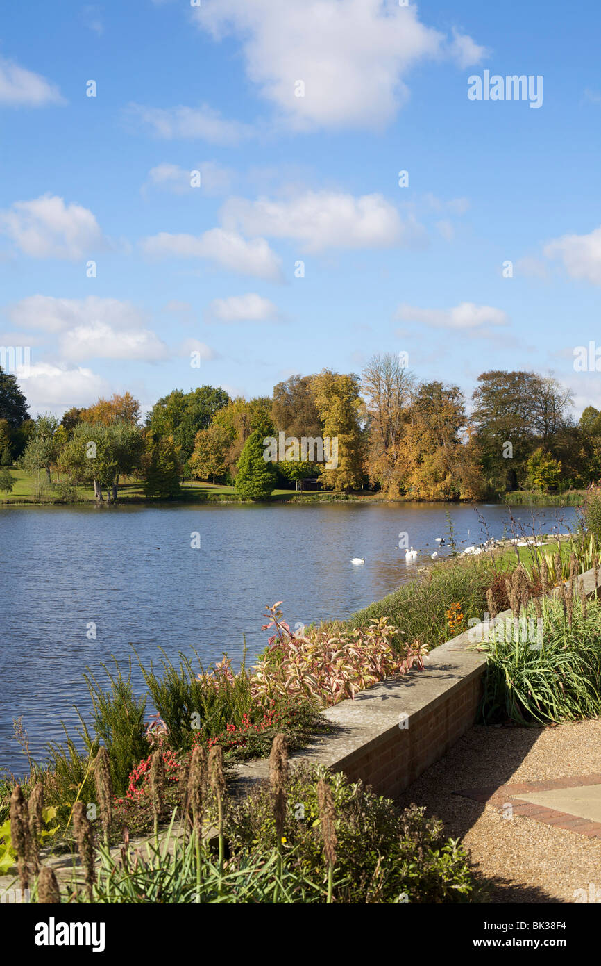 Le parc et jardins au Château de Leeds, Maidstone, Kent, Angleterre, Royaume-Uni, Europe Banque D'Images