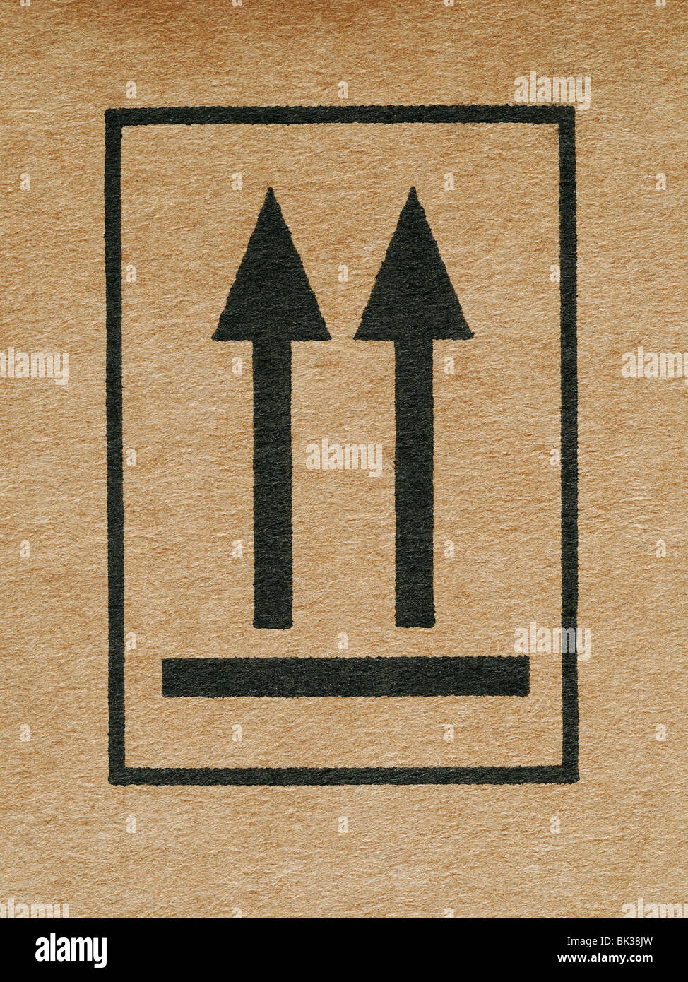 Haut symbole sur une boîte en carton, Close Up. Banque D'Images