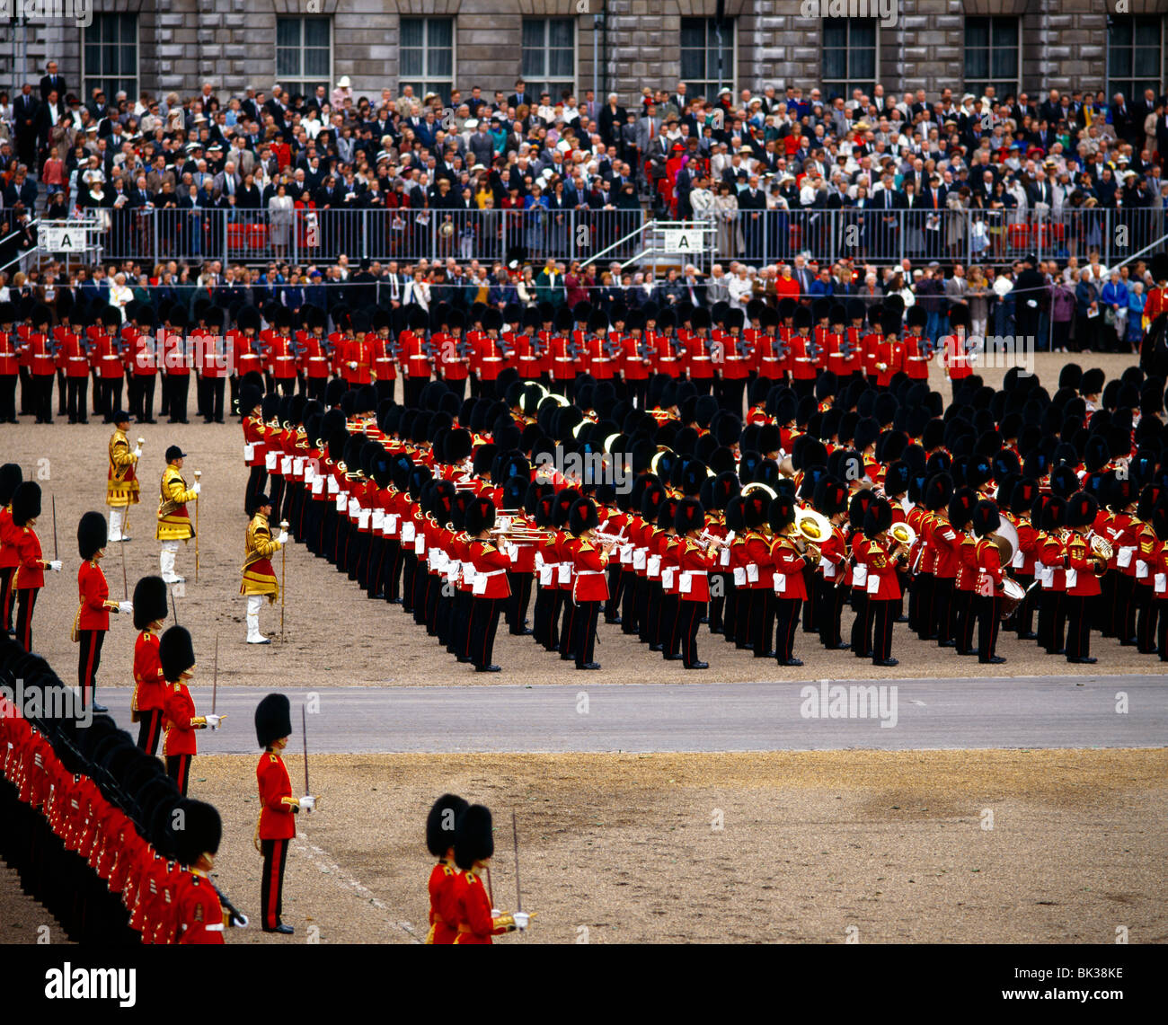 Londres Angleterre The Queen's Birthday Grenadier Guards, Trooping of the Colour. Banque D'Images