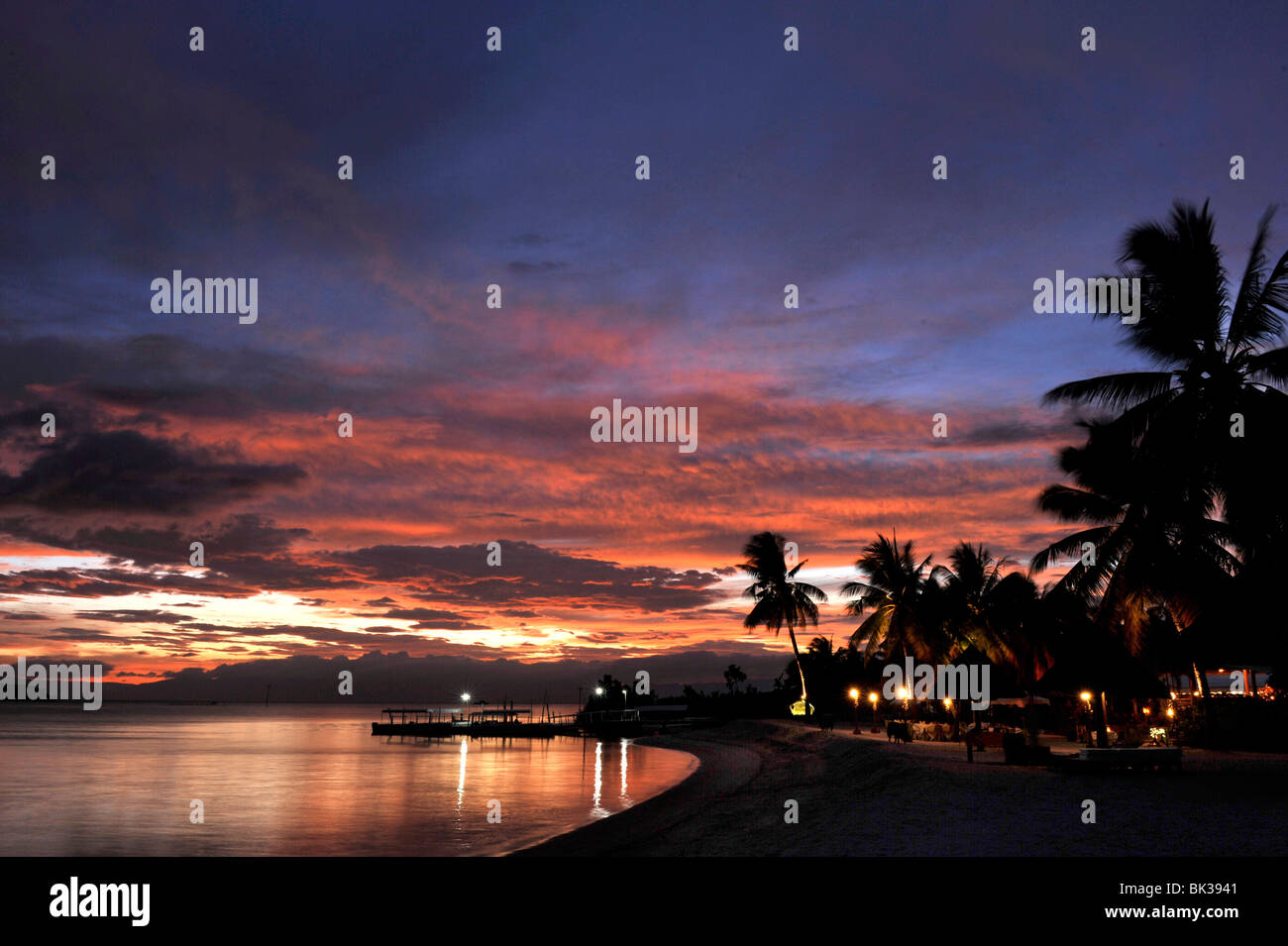 Coucher du soleil sur la plage, Badian Island Resort and Spa de Cebu, aux Philippines, en Asie du Sud-Est, l'Asie Banque D'Images