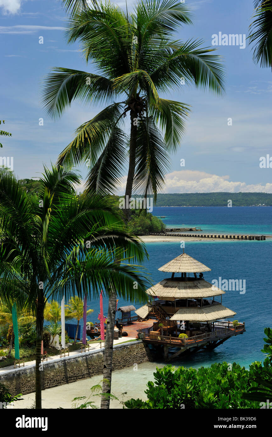 Restaurant de la plage, Pearl Farm Resort sur l'île de Samar à Davao, Mindanao, Philippines, Asie du Sud, Asie Banque D'Images