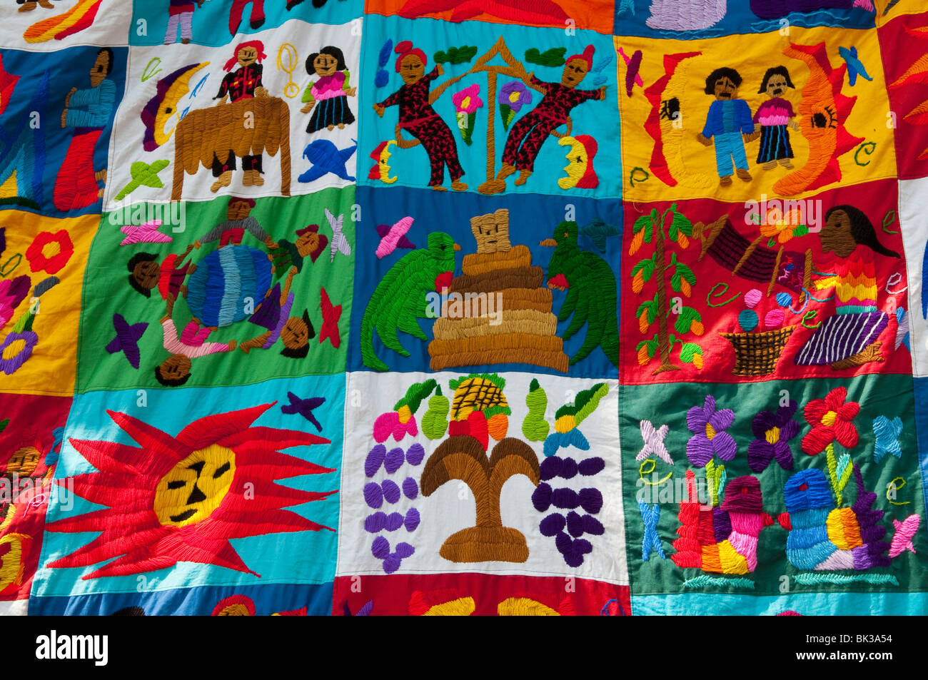 Textiles brodés, Santiago Atitlan, Lac Atitlan, Guatemala, Amérique Centrale Banque D'Images