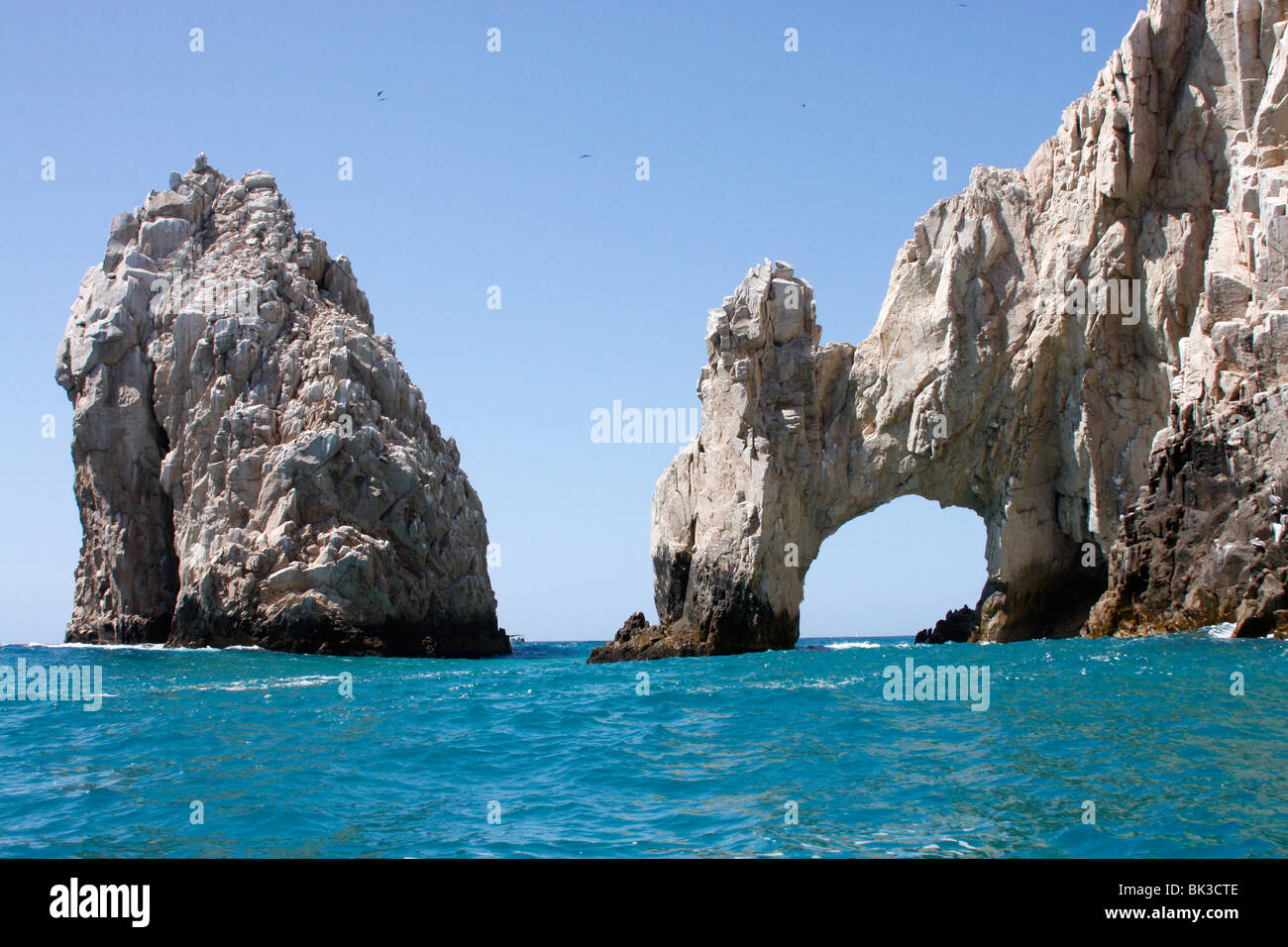 El Arco de Cabo San Lucas,célèbre rock arch pointe de la péninsule de Baja California au Mexique.. Banque D'Images