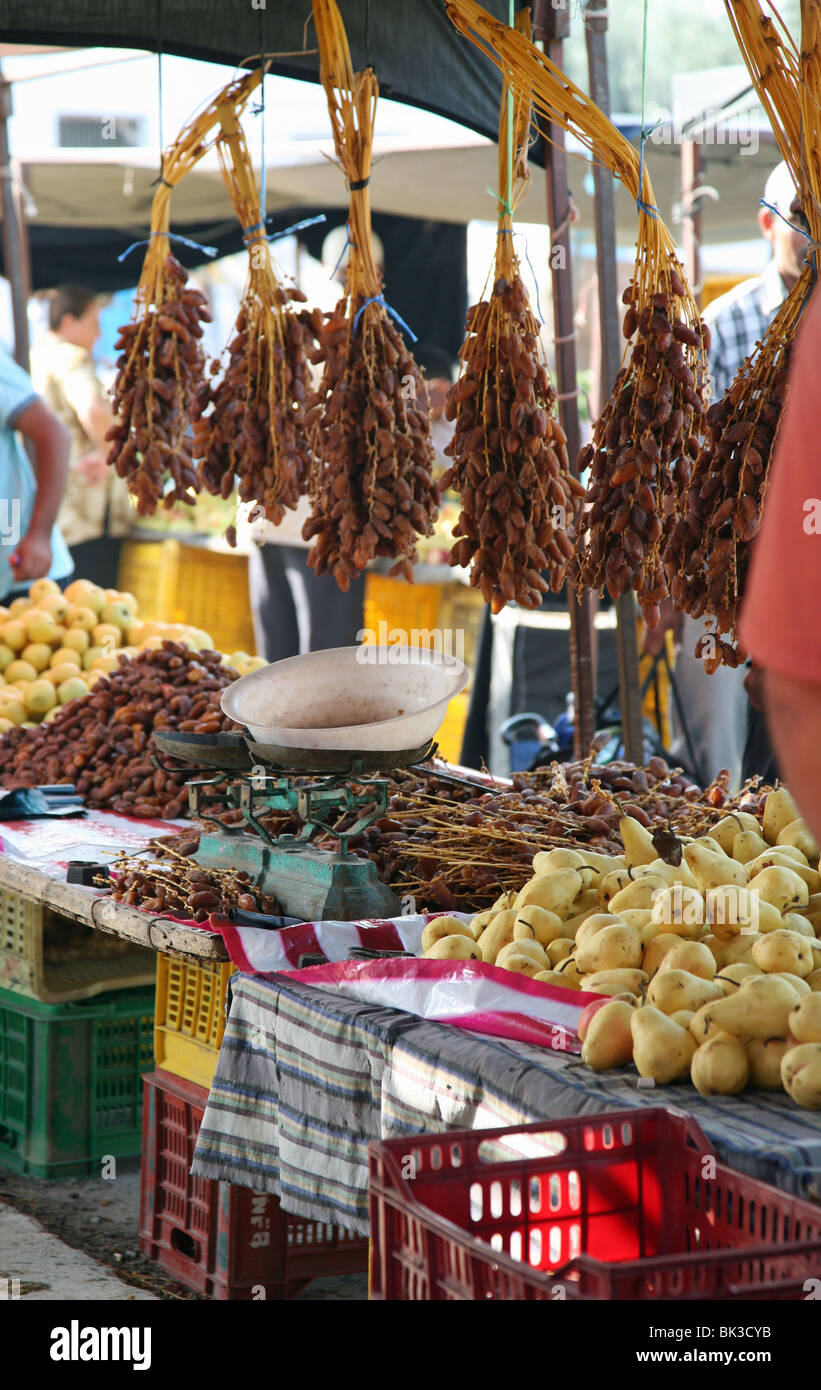 Dates de vente dans un marché tunisien, Tunisie, Afrique du Nord Banque D'Images