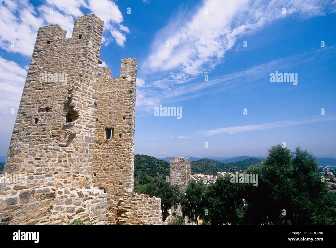 Les ruines du château médiéval dans le haut de la ville d'Hyeres Banque D'Images