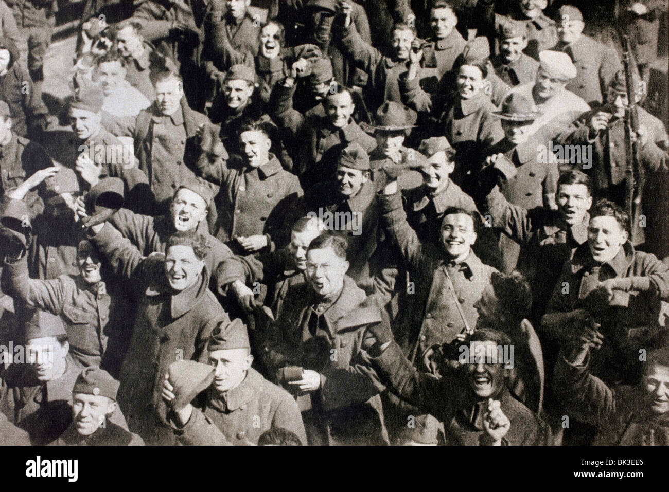 Heureux les troupes américaines à New York à leur retour de l'Europe après la Première Guerre mondiale. Banque D'Images