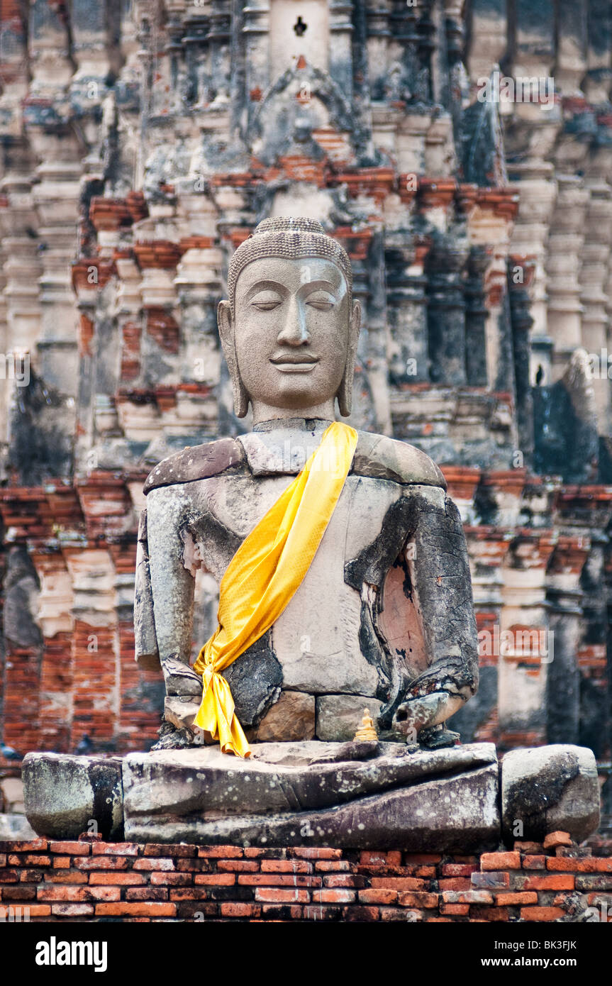 Statue de Bouddha du Wat Chaiwatthanaram temple bouddhiste d'Ayutthaya, Thaïlande. Banque D'Images