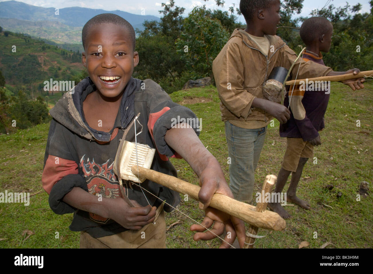 Les musiciens dans la région de traverse de Ruhengeri, Rwanda, Afrique du Sud Banque D'Images