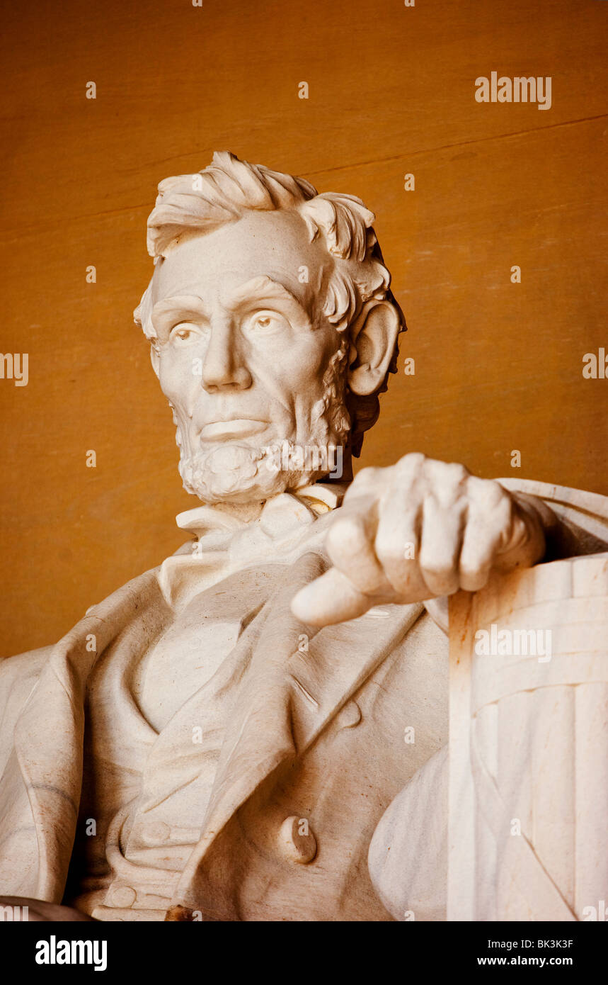 Statue d'Abraham Lincoln à l'intérieur du Lincoln Memorial, Washington DC USA Banque D'Images