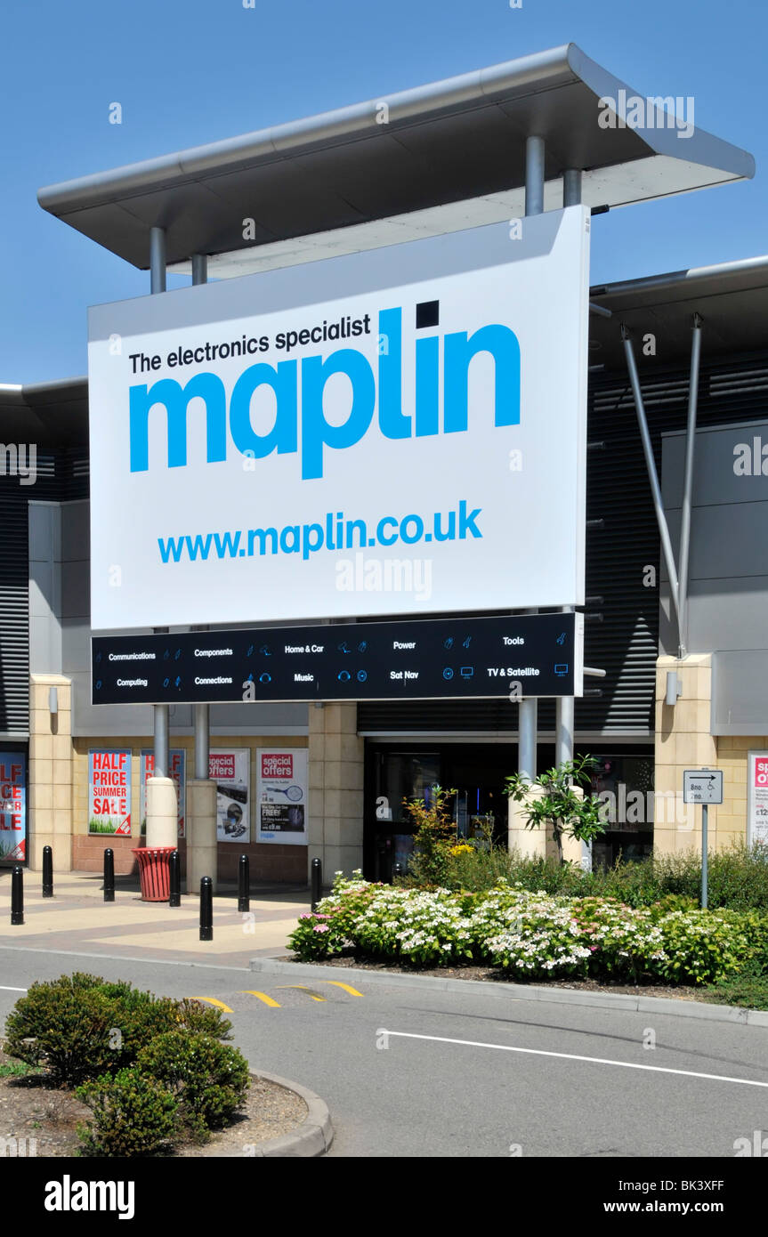 Parc d'affaires de détail au bord du lac Maplin Electronics magasin et logo marque signe avec Internet site web details West Thurrock Essex Angleterre Royaume-Uni Banque D'Images