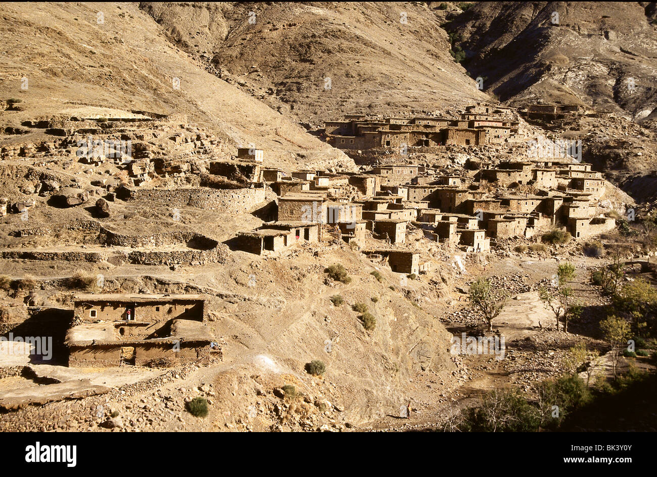 Village de l'Atlas entre Ouarzazate et Marrakech, Maroc Banque D'Images