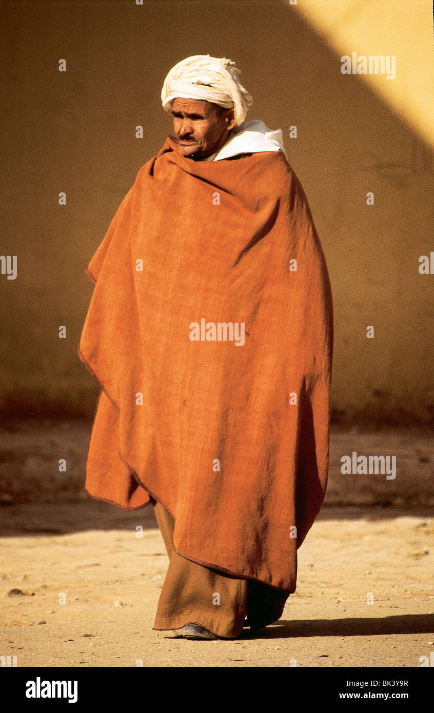 Homme portant des vêtements traditionnels marocains, Province de  Ouarzazate, Maroc Photo Stock - Alamy