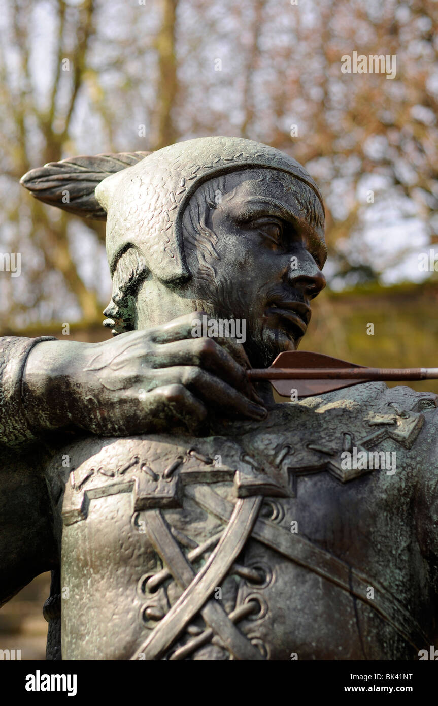 Statue de Robin des Bois à l'extérieur du château de Nottingham, Nottingham, England, UK Banque D'Images