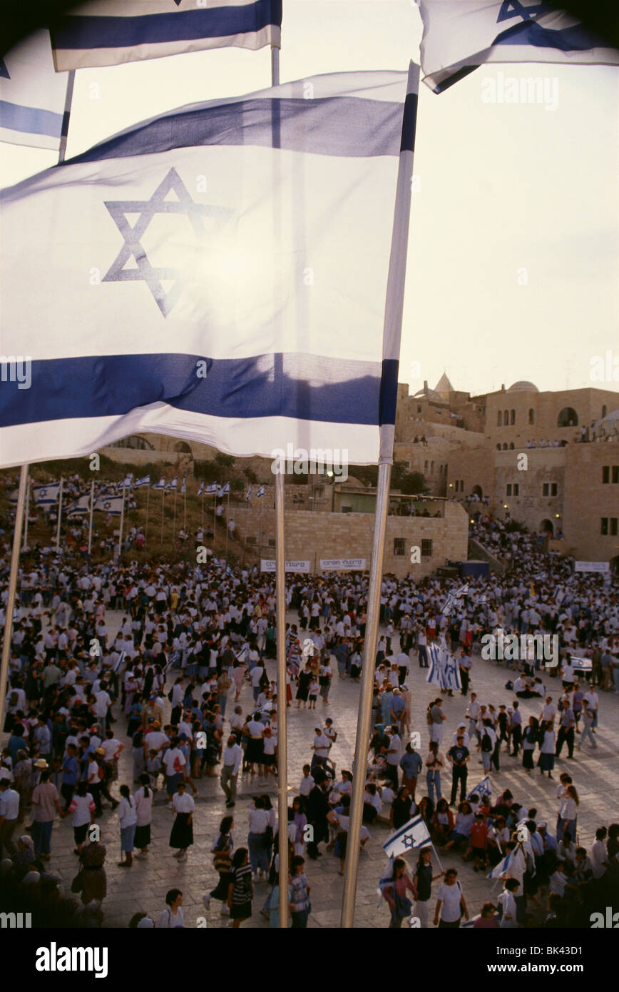 Des drapeaux israéliens près du Mur occidental au cours de la célébration de l'anniversaire de la guerre de six jours, Jérusalem Banque D'Images