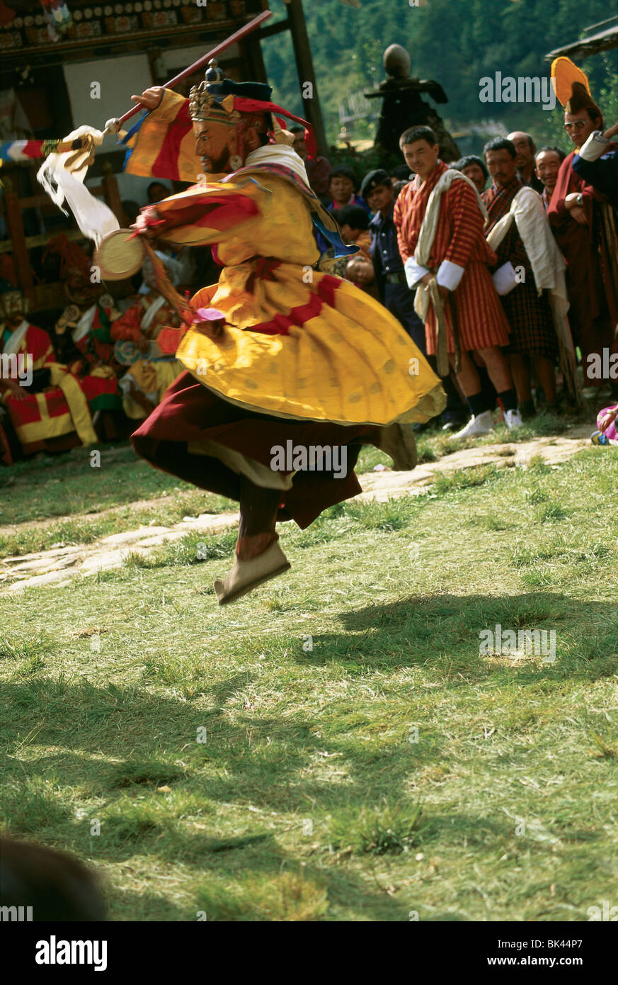 Danseuse en costume lors d'une fête religieuse, royaume du Bhoutan Banque D'Images