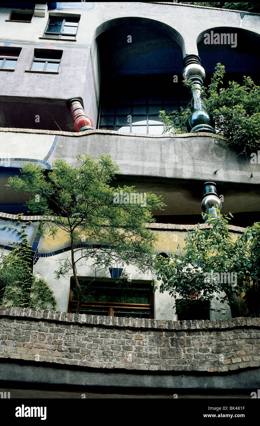 Maisons de vacances Autriche Vienne hundertwasser organiques colorées façade d'un immeuble conçu par l'esprit de l'environnement Banque D'Images