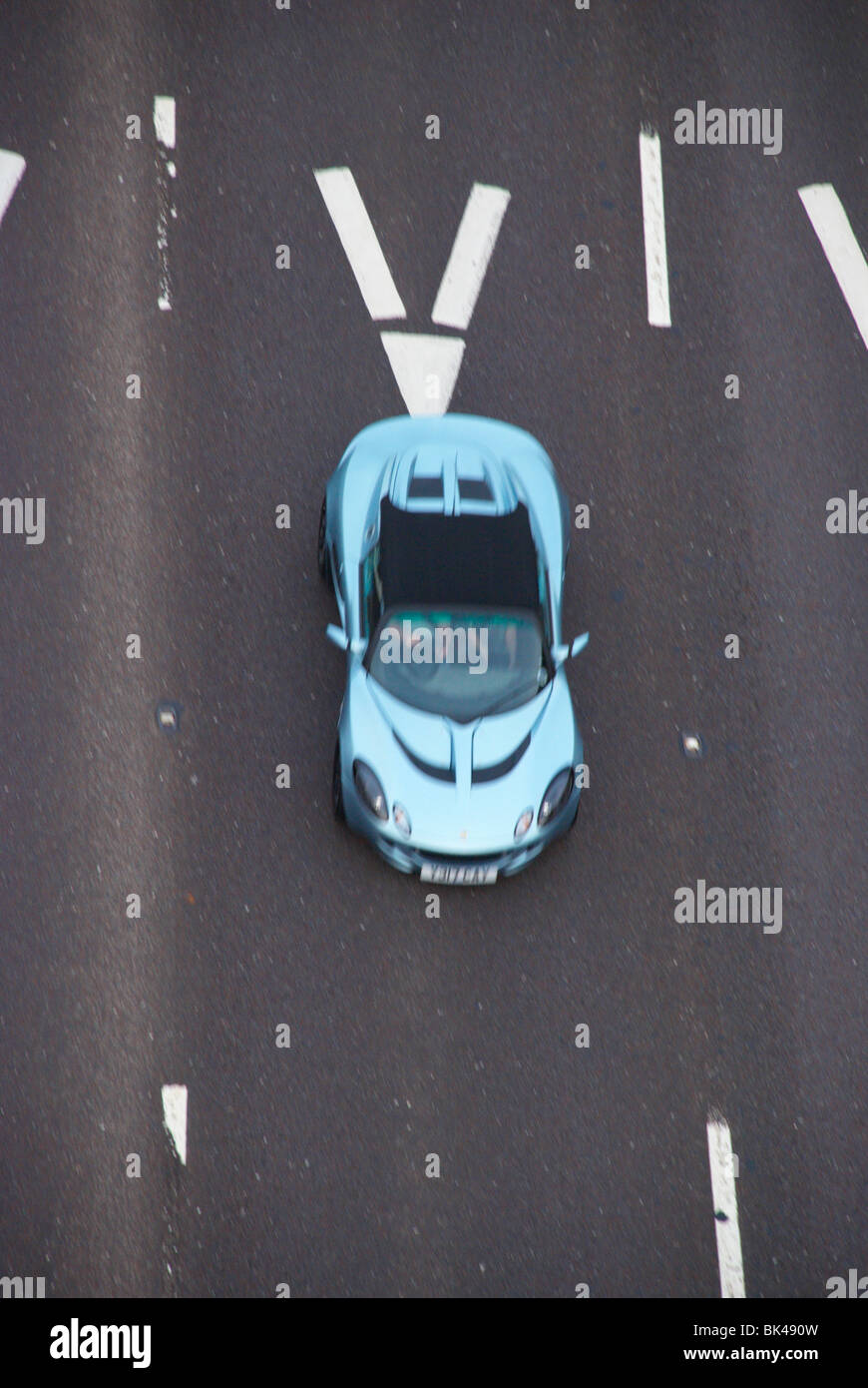 Voiture de sport sur l'autoroute M62. Banque D'Images