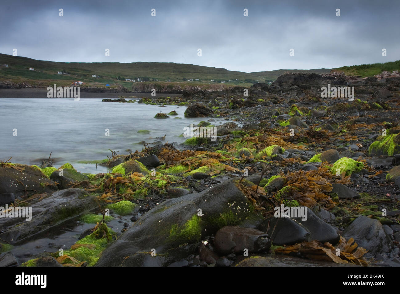 Plage de Glendale, île de Skye, regarder en arrière vers l'embouchure de la rivière Hamara. Banque D'Images