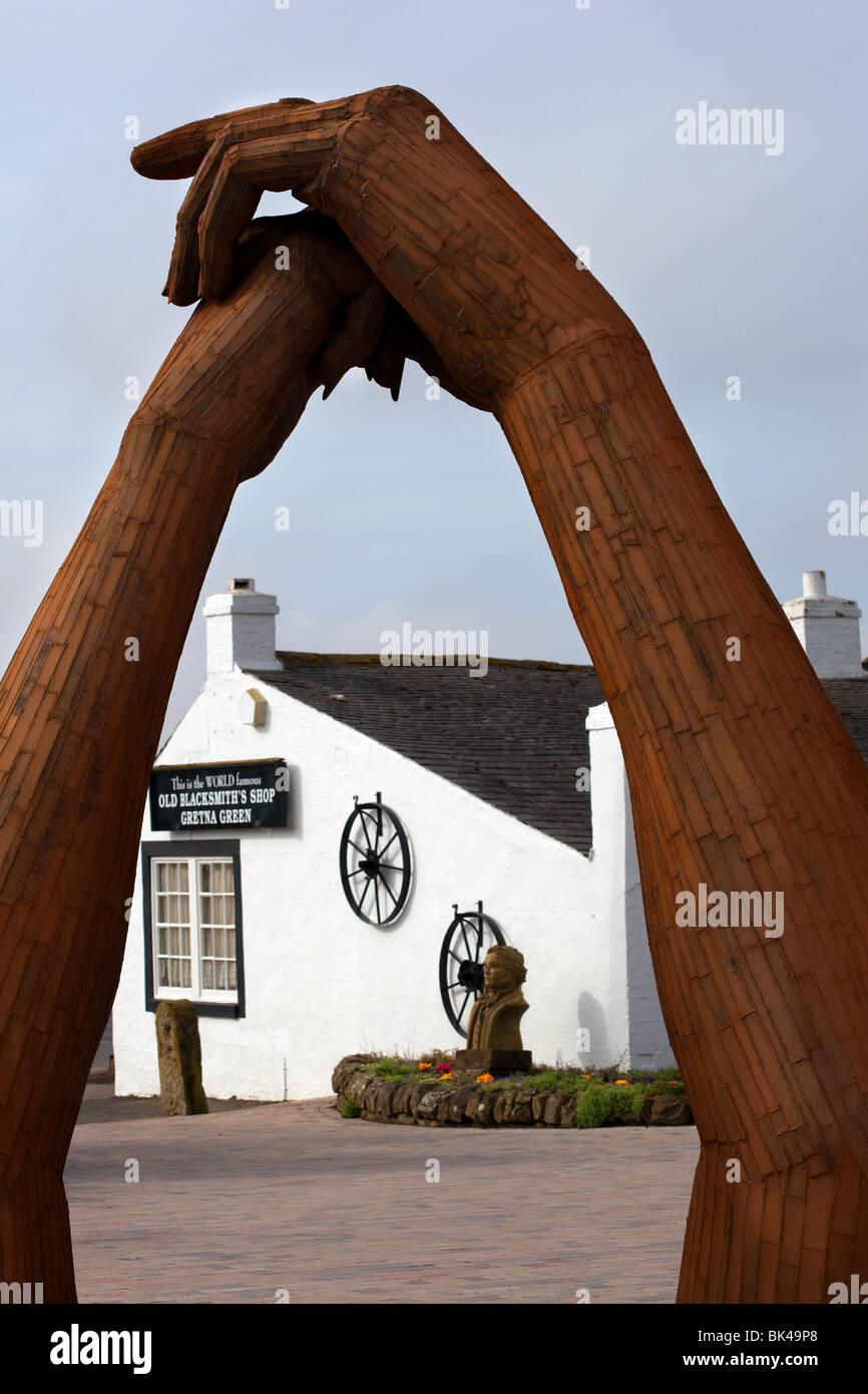 Ray Lonsdale sculpture, principale attraction du jardin à la célèbre forge Gretna Green, Ecosse, Royaume-Uni Banque D'Images