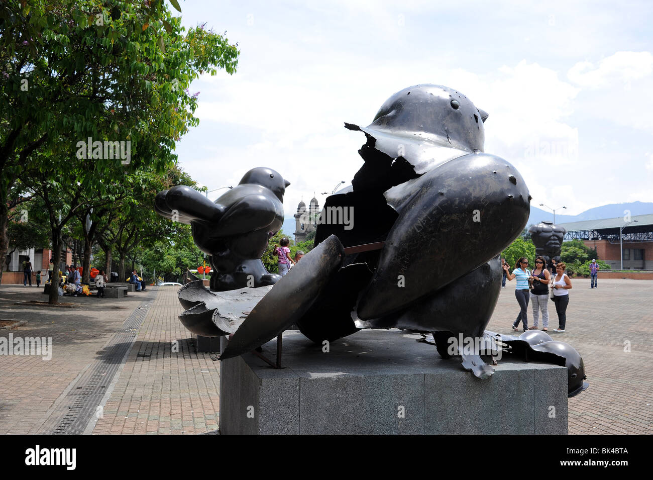 Fernando Botero colombes 2 représentant la paix et la violence. Banque D'Images