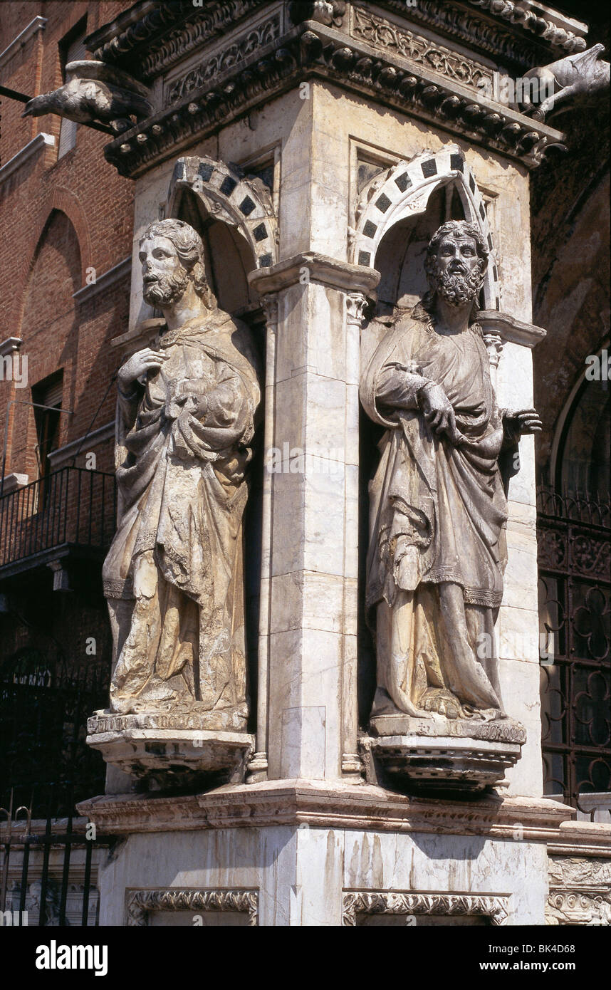 Sculpture par Giovanni Pisano sur la cathédrale de Sienne, Italie Banque D'Images