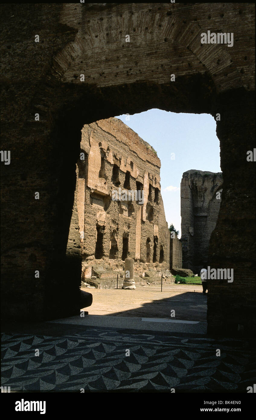Les Thermes de Caracalla sont les bains publics romains, ou des thermes, construite à Rome entre 212 et 216 AD Banque D'Images
