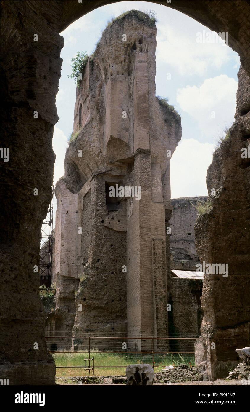 Les Thermes de Caracalla sont les bains publics romains, ou des thermes, construite à Rome entre 212 et 216 AD Banque D'Images
