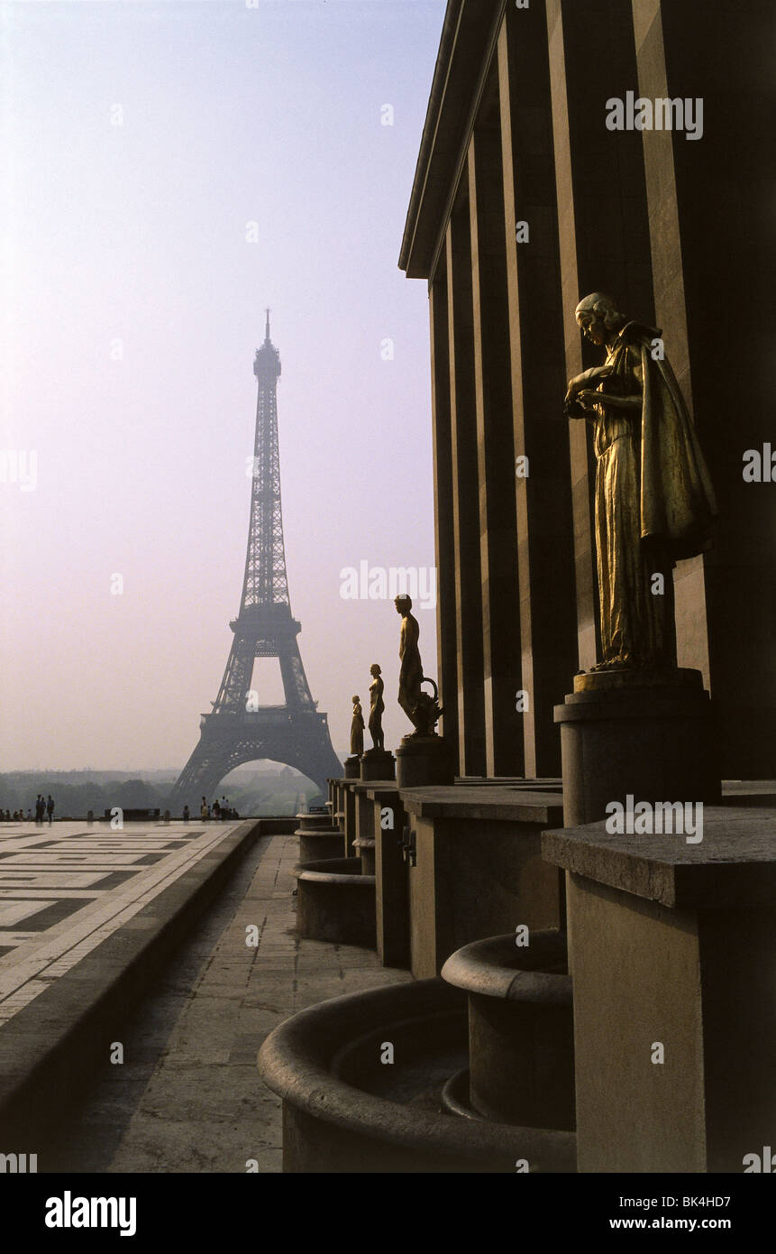 La Tour Eiffel et le Palais de Chaillot, Paris Banque D'Images La Tour Eiffel et le Palais de Chaillot, Paris Banque D'Images