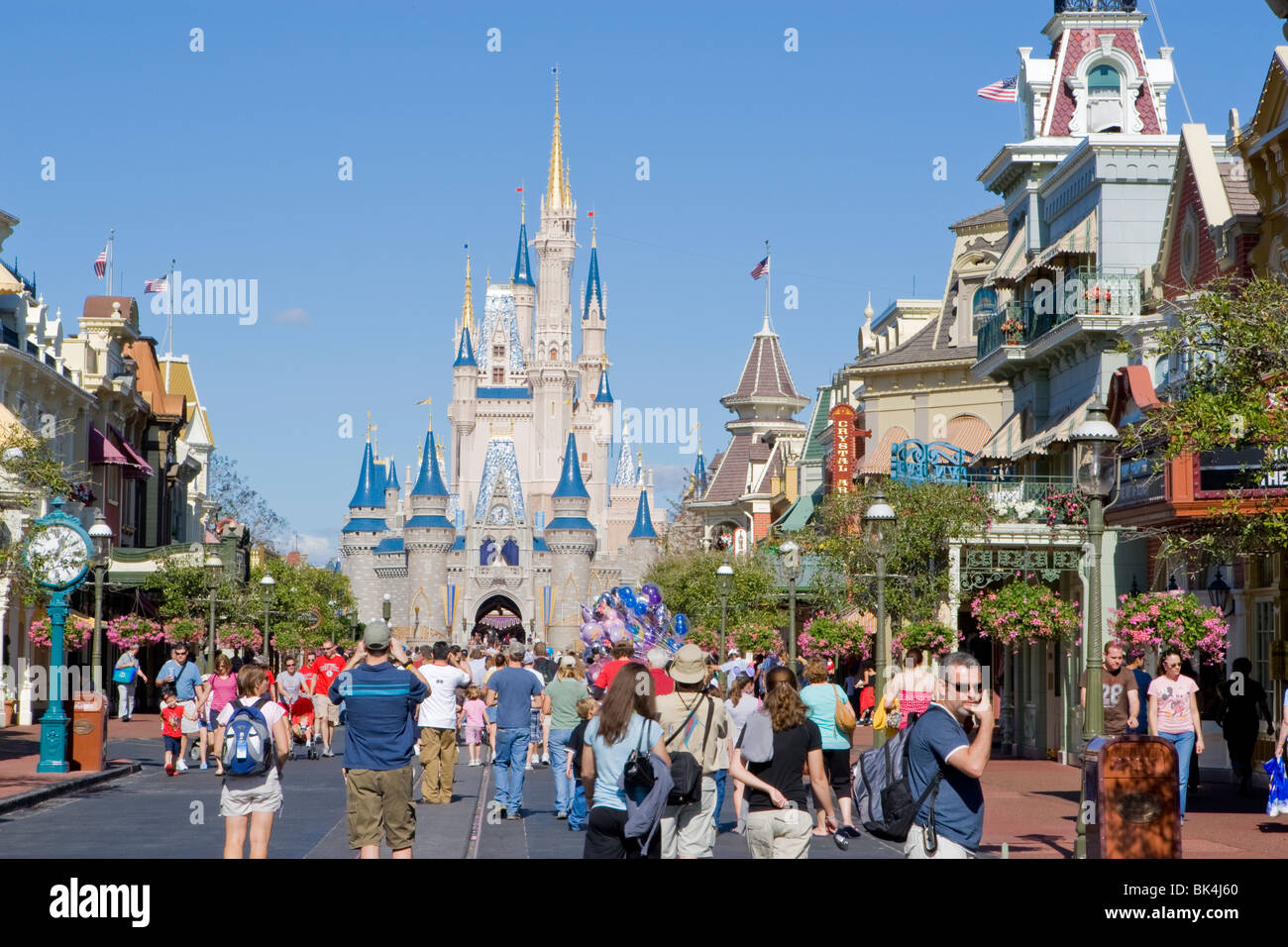 Scènes de panique à Disney World en Floride : les mères en larmes, la population terrifiée