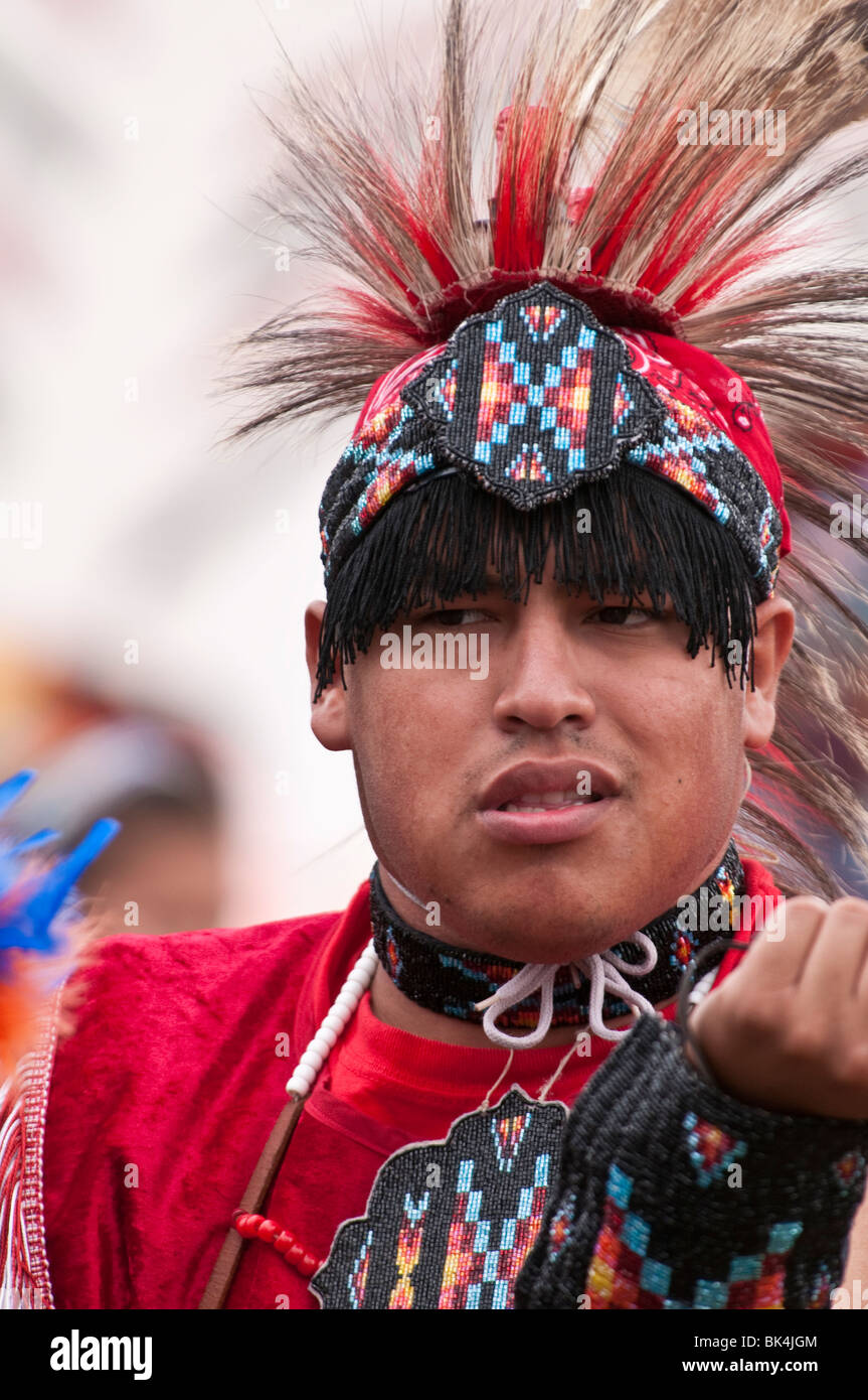 Jeune Autochtone, T'suu Tina pow wow, Bragg Creek, Alberta, Canada Banque D'Images