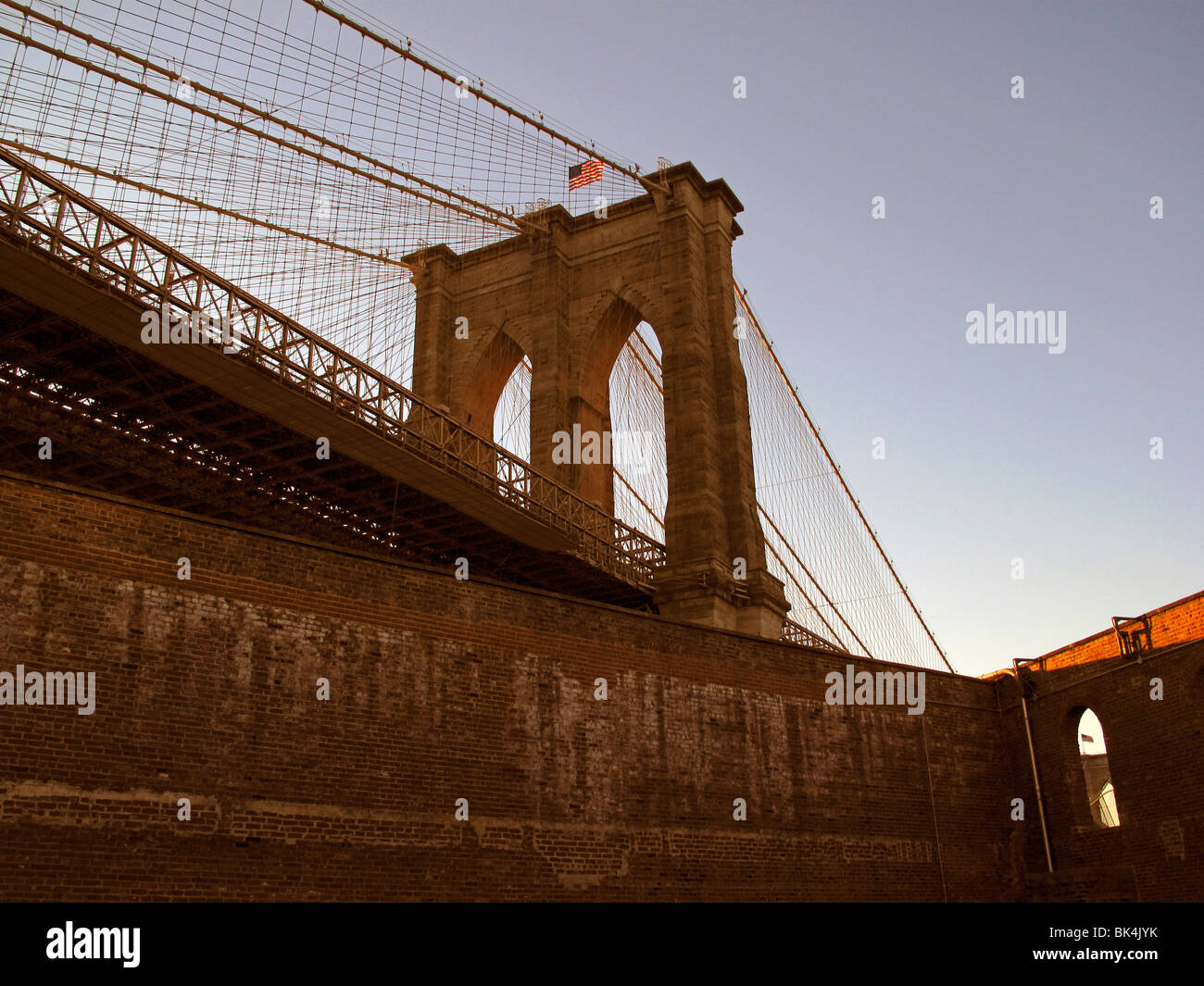 Pont de Brooklyn drapeau Américain Banque D'Images
