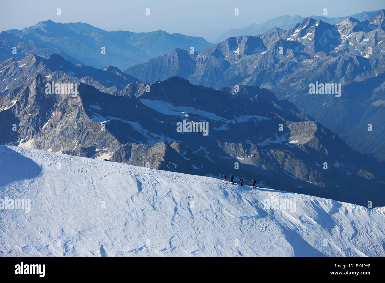Les grimpeurs ordre croissant Monte Rosa, Alpes italiennes, Piedmont, Italy, Europe Banque D'Images