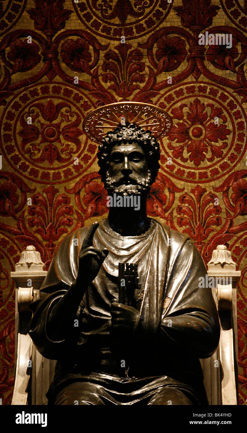 Statue de Saint-Pierre dans la Basilique Saint-Pierre, Vatican, Rome, Latium, Italie, Europe Banque D'Images